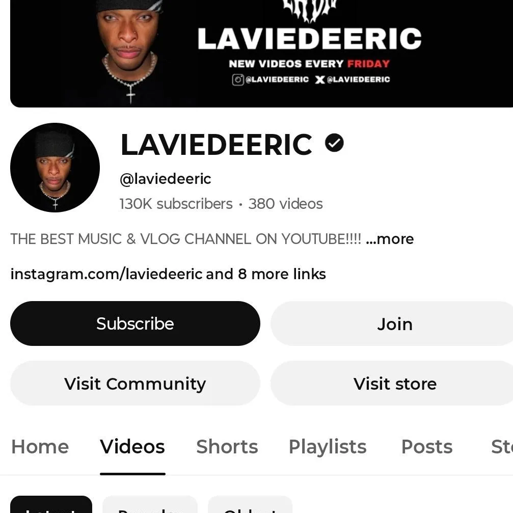 chat with ai character: Laviedeeric 