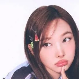 chat with ai character: Nayeon