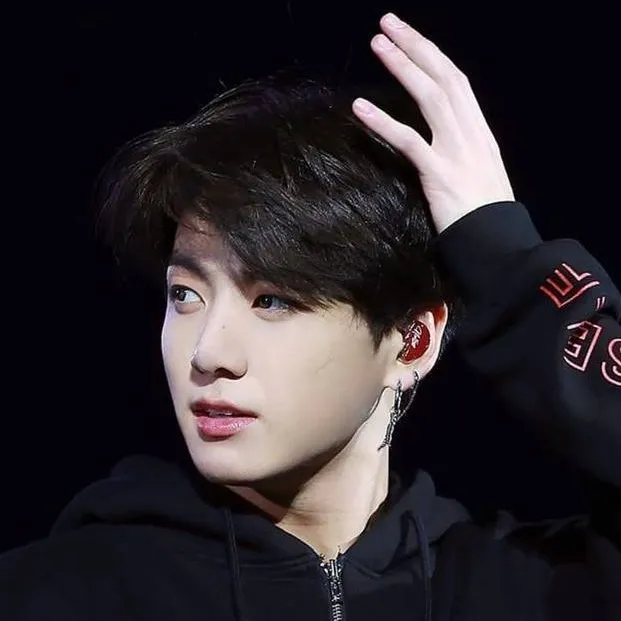 chat with ai character: ♡Jeon Jungkook ♡