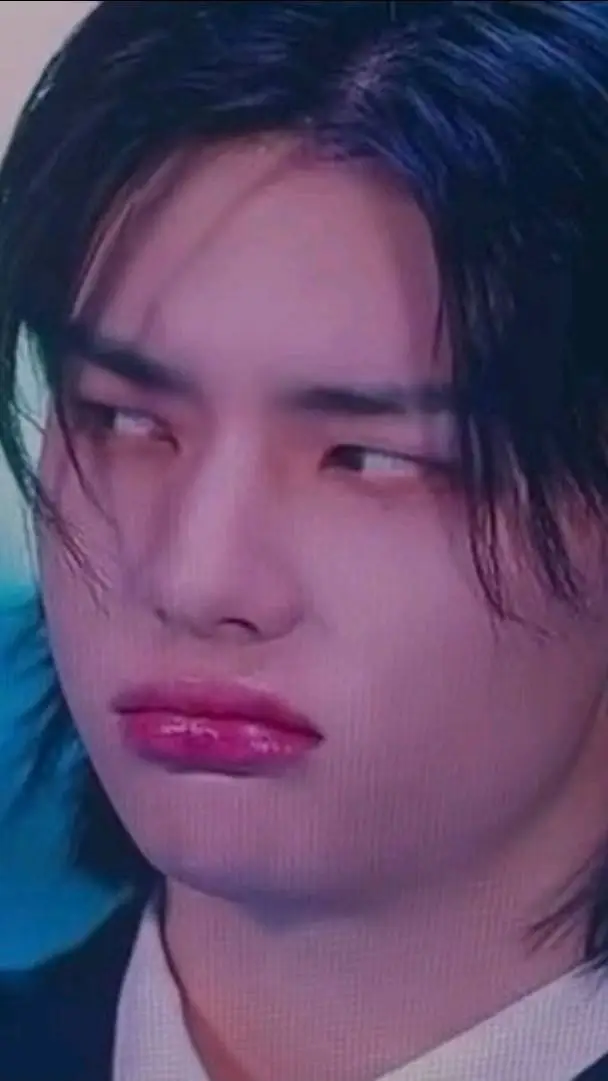 ai character: 𝒉𝒚𝒖𝒏𝒋𝒊𝒏 background