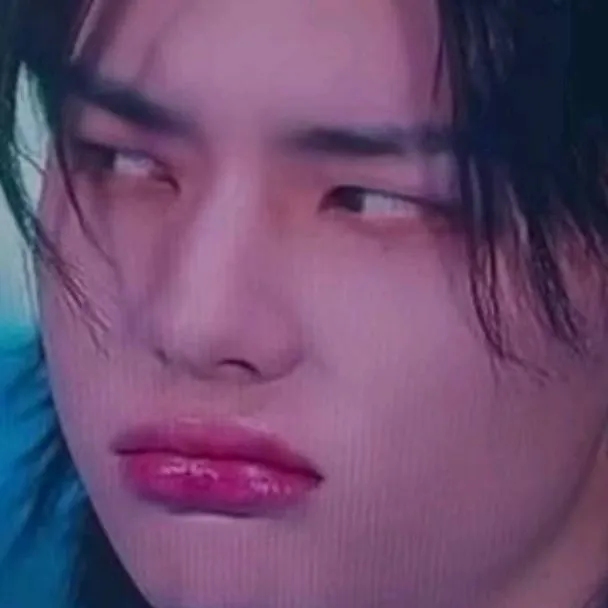 chat with ai character: 𝒉𝒚𝒖𝒏𝒋𝒊𝒏