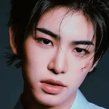 chat with ai character: ♡choi minje♡