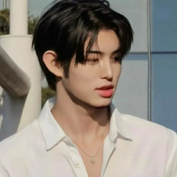 chat with ai character: ♡Choi Minje♡