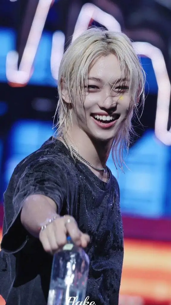 ai character: ☆felix☆ background