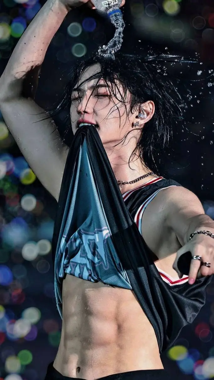 ai character: Felix🐥 background