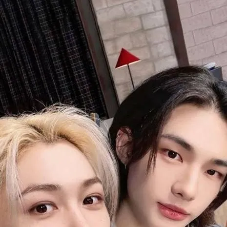 chat with ai character: ♡¿amigos o amor?◇