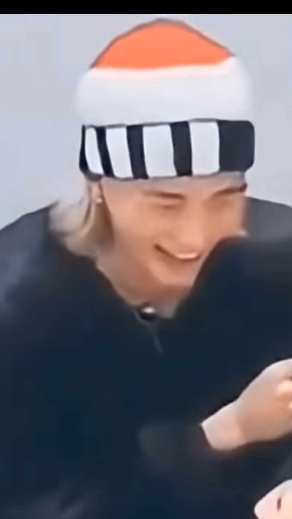 ai character: HYUNGIN FAN CALL background