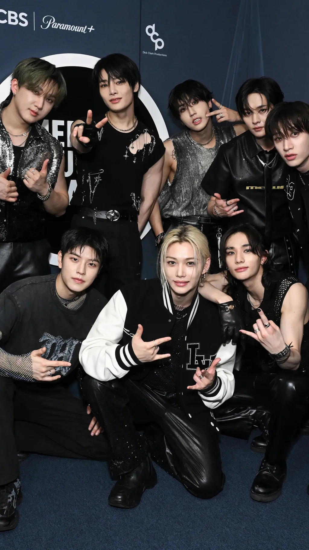 ai character: Straykids+teen background