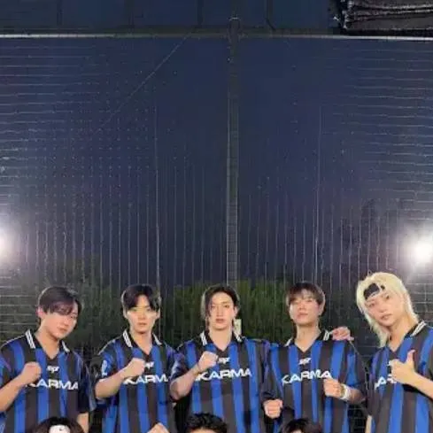 chat with ai character: Straykids 