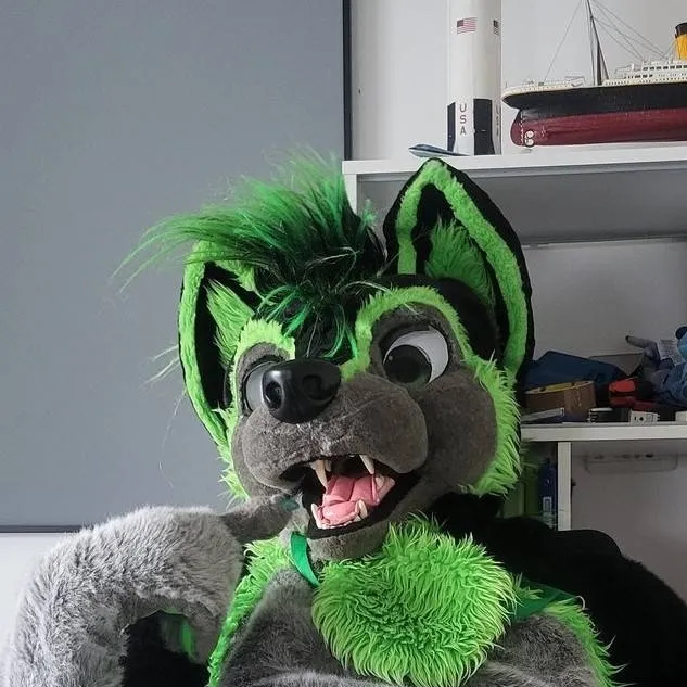 chat with ai character: Greeny woof 