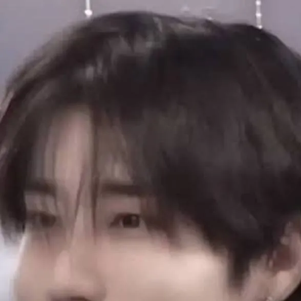 chat with ai character: Han from SKZ!