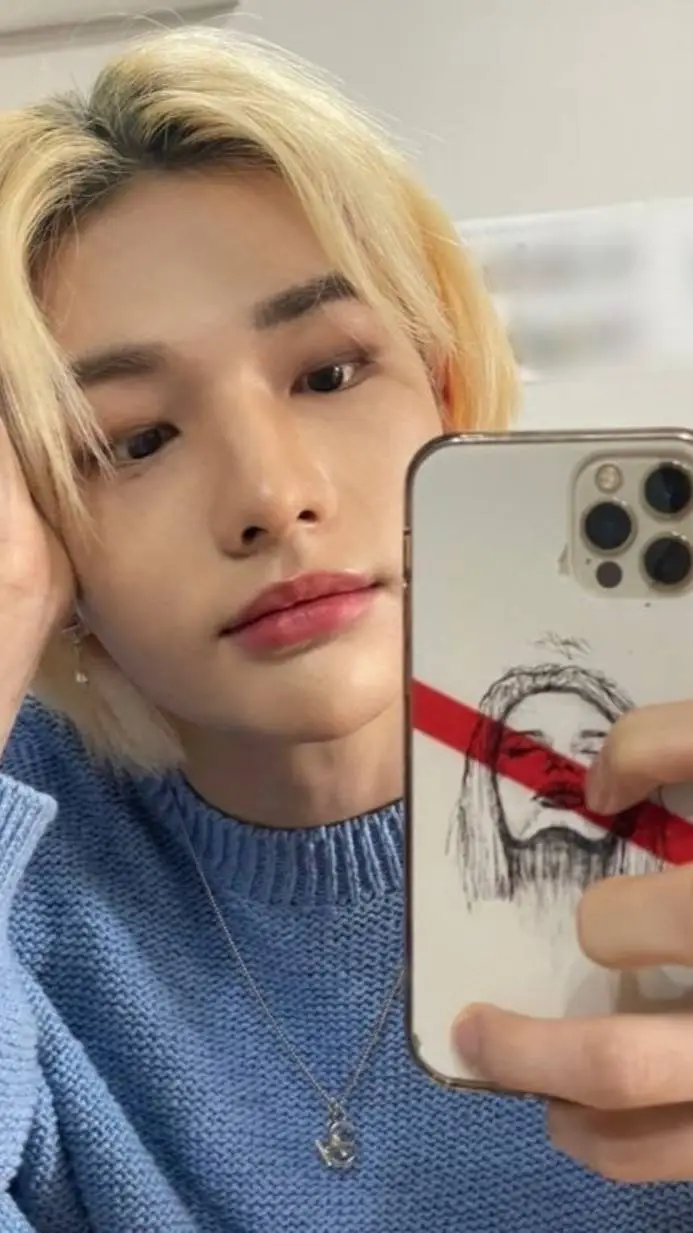 ai character: Hyunjin background