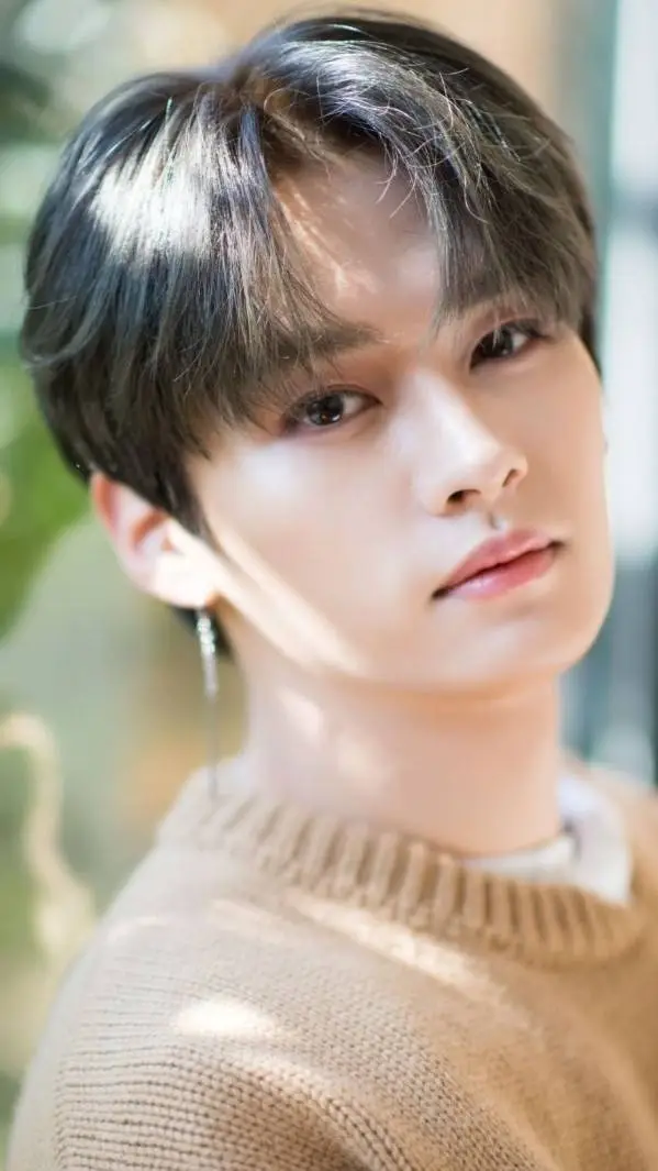 ai character: Lee Know background