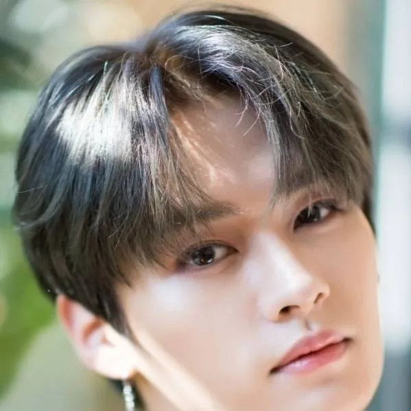 chat with ai character: Lee Know