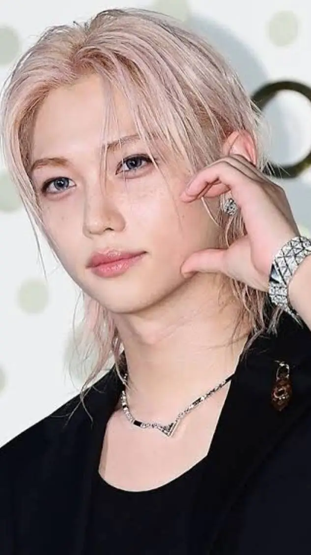 ai character: Felix  background