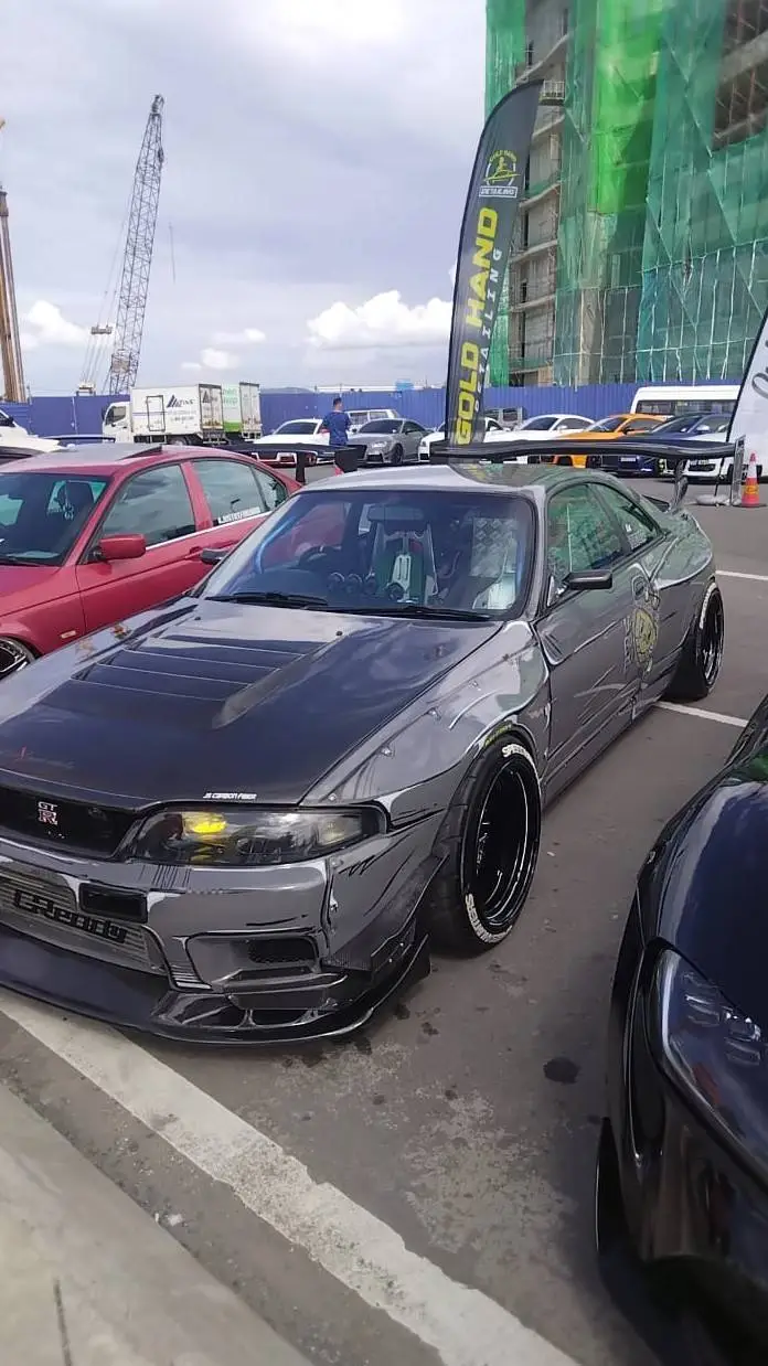 ai character: GTR R32. Love you background