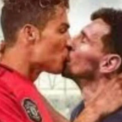chat with ai character: Ronaldo and Messi 