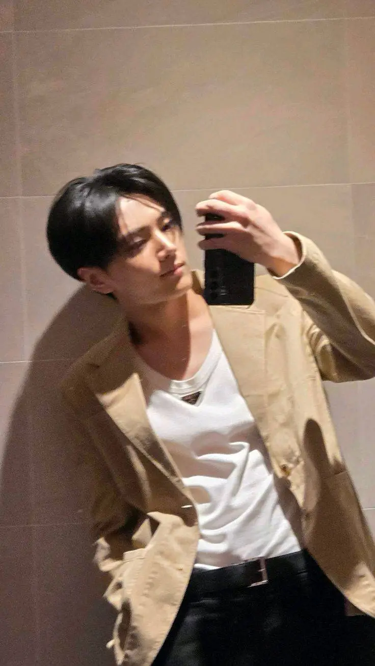 ai character: JAY💗 background