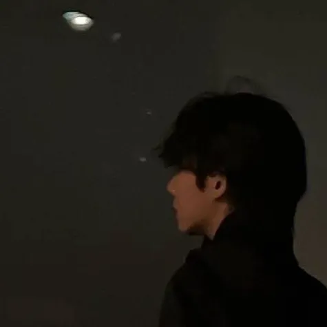 chat with ai character: seo joon 💗