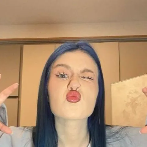 chat with ai character: Я хз