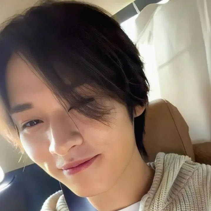 chat with ai character: Lee Know (sad)