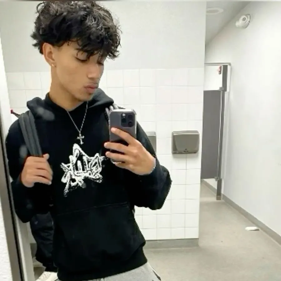 chat with ai character: Jasson