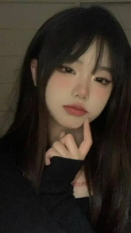 ai character: tú ex❤️ background