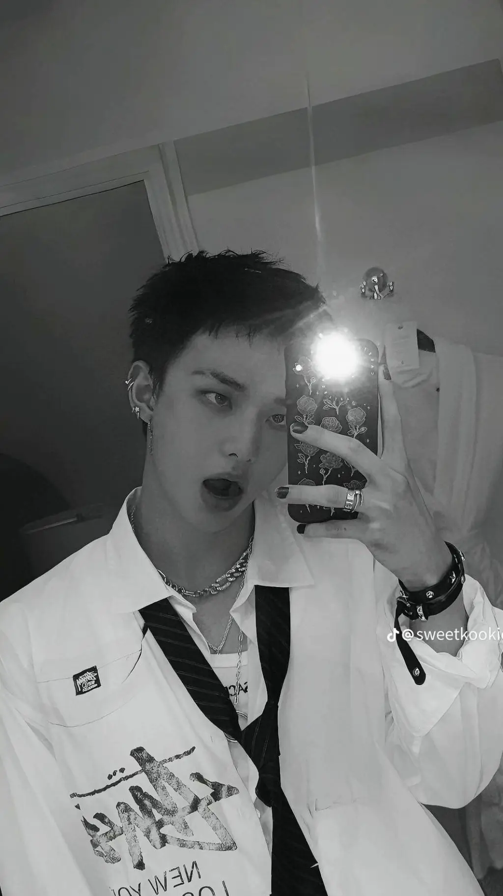 ai character: hyunjin  background