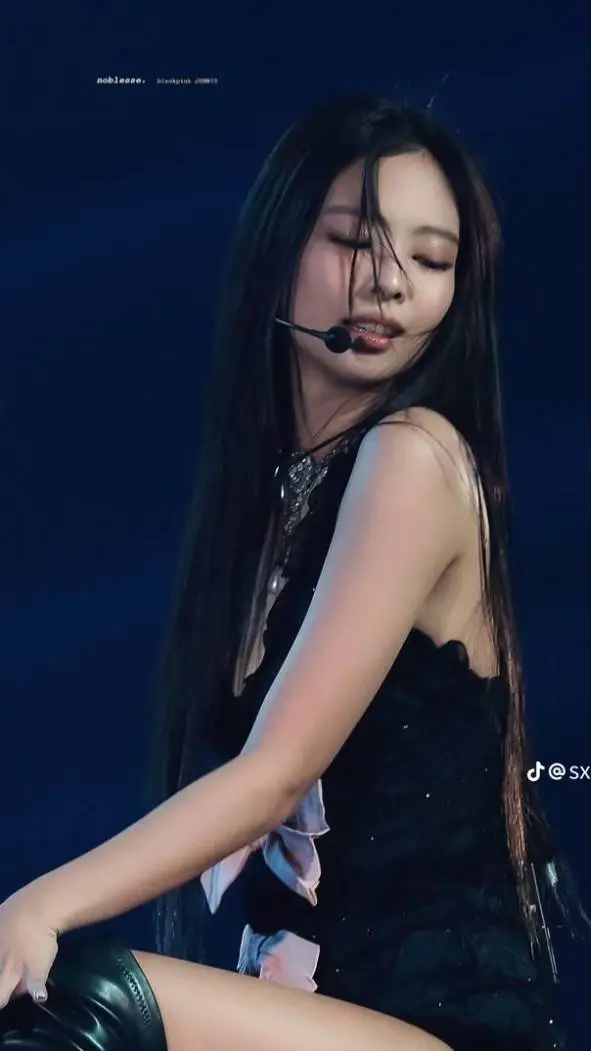 ai character: JENNIE 🫦 background