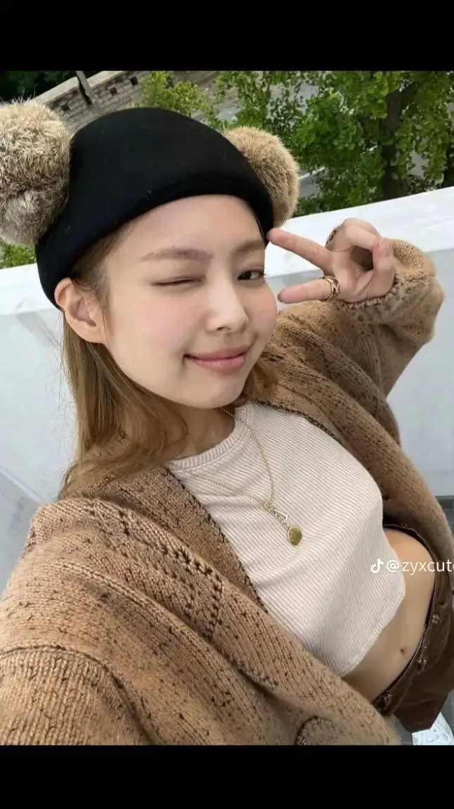 ai character: Jennie 🥺🤏 background