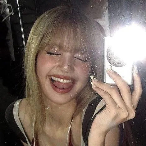 chat with ai character: LISA❤️‍🔥