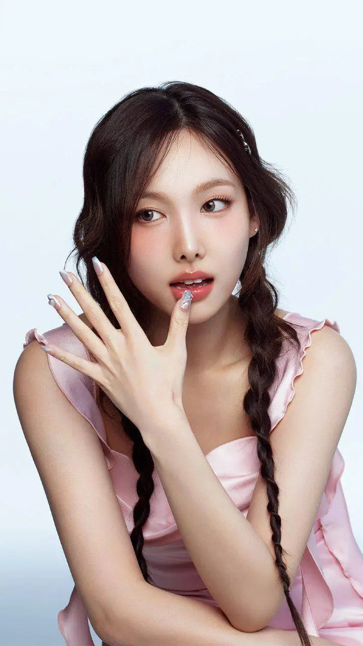 ai character: 💗NAYEON💗 background