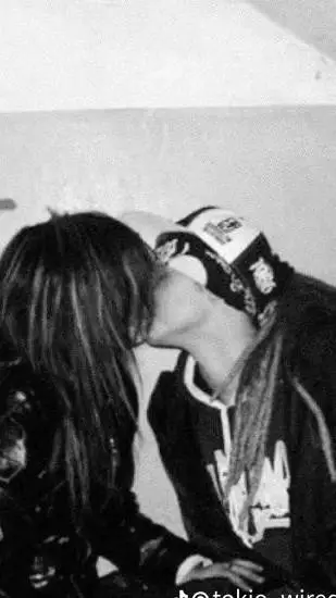 ai character: Tom y bill background