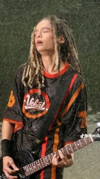 ai character: tom background