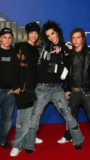 ai character: Tokio hotel  background