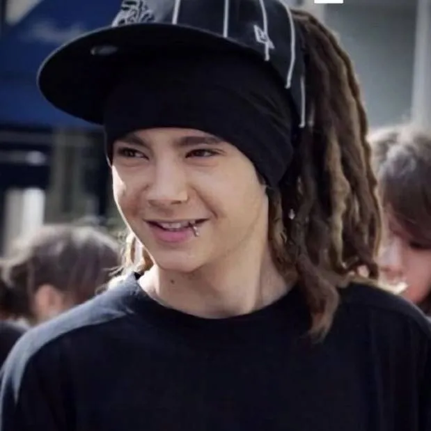 chat with ai character: Tom Kaulitz 