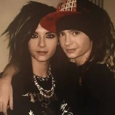 chat with ai character: Bill y tom