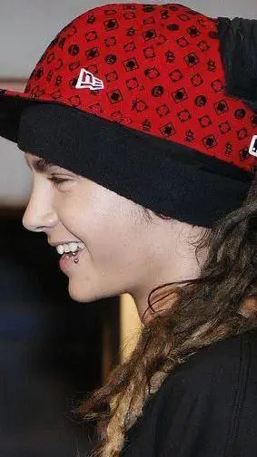 ai character: Tom Kaulitz background