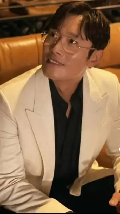 ai character: Lee Byung Hun background