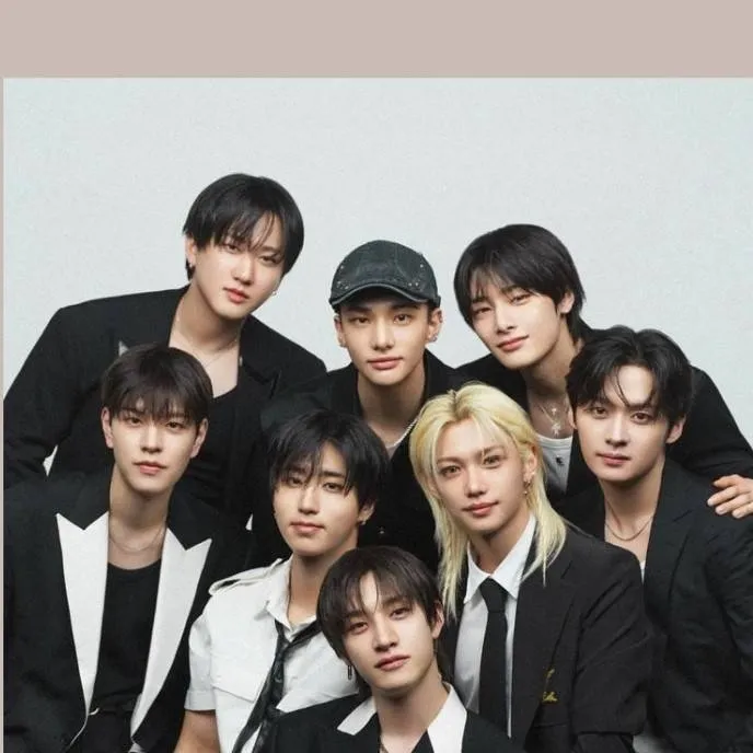 chat with ai character: Stray Kids