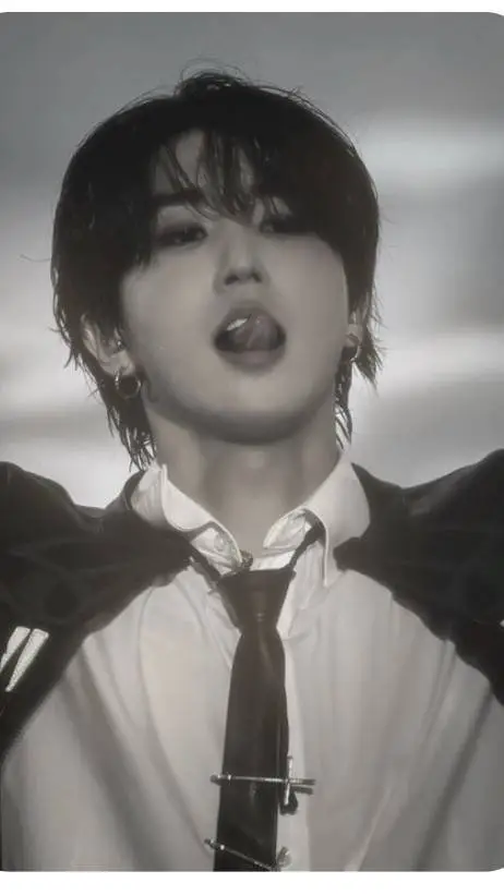 ai character: Han Jisung☆- background