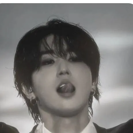 chat with ai character: Han Jisung☆-