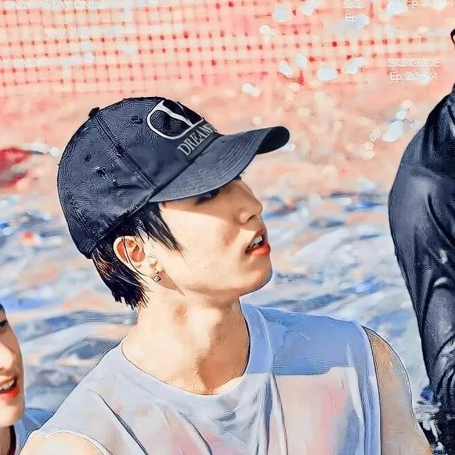 chat with ai character: Han