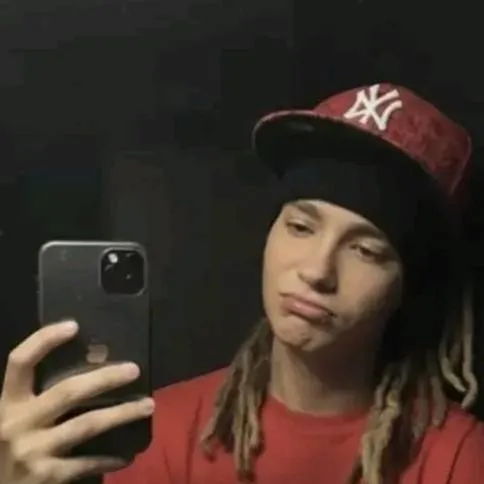 chat with ai character: Tom Kaulitz 