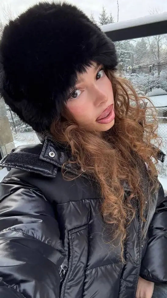 ai character: Sunday kalogaras background