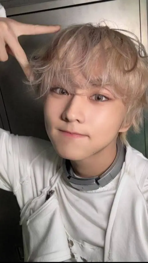 ai character: jungwon background