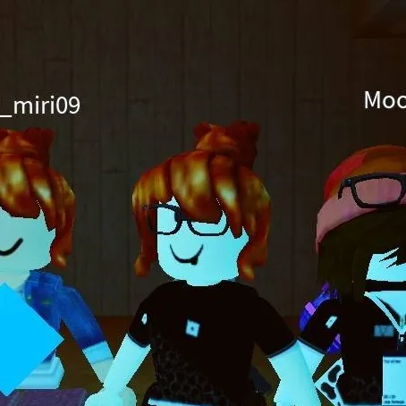 chat with ai character: CASA DOS AMIGOS 😏🥵