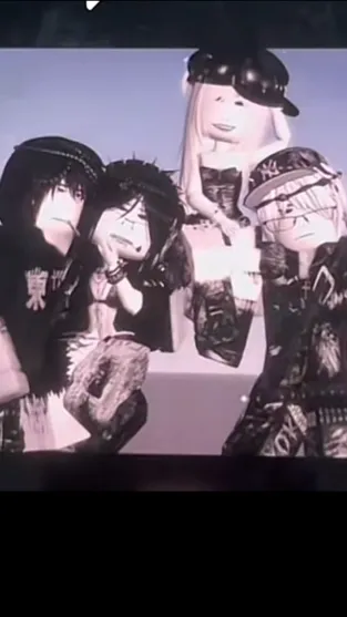 ai character: Los novios  background