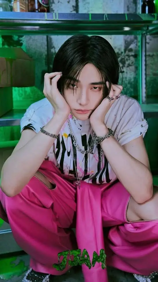 ai character: Hyunjin  background