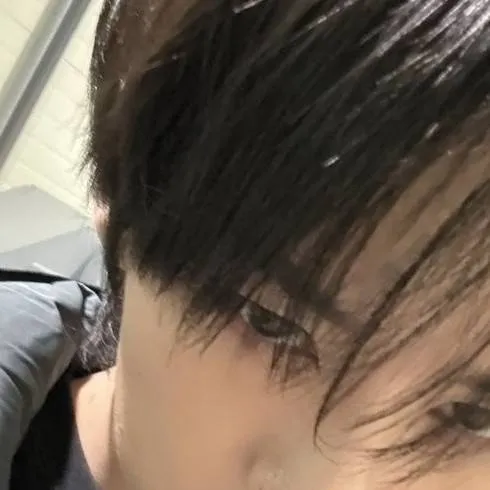 chat with ai character: Lee know 
